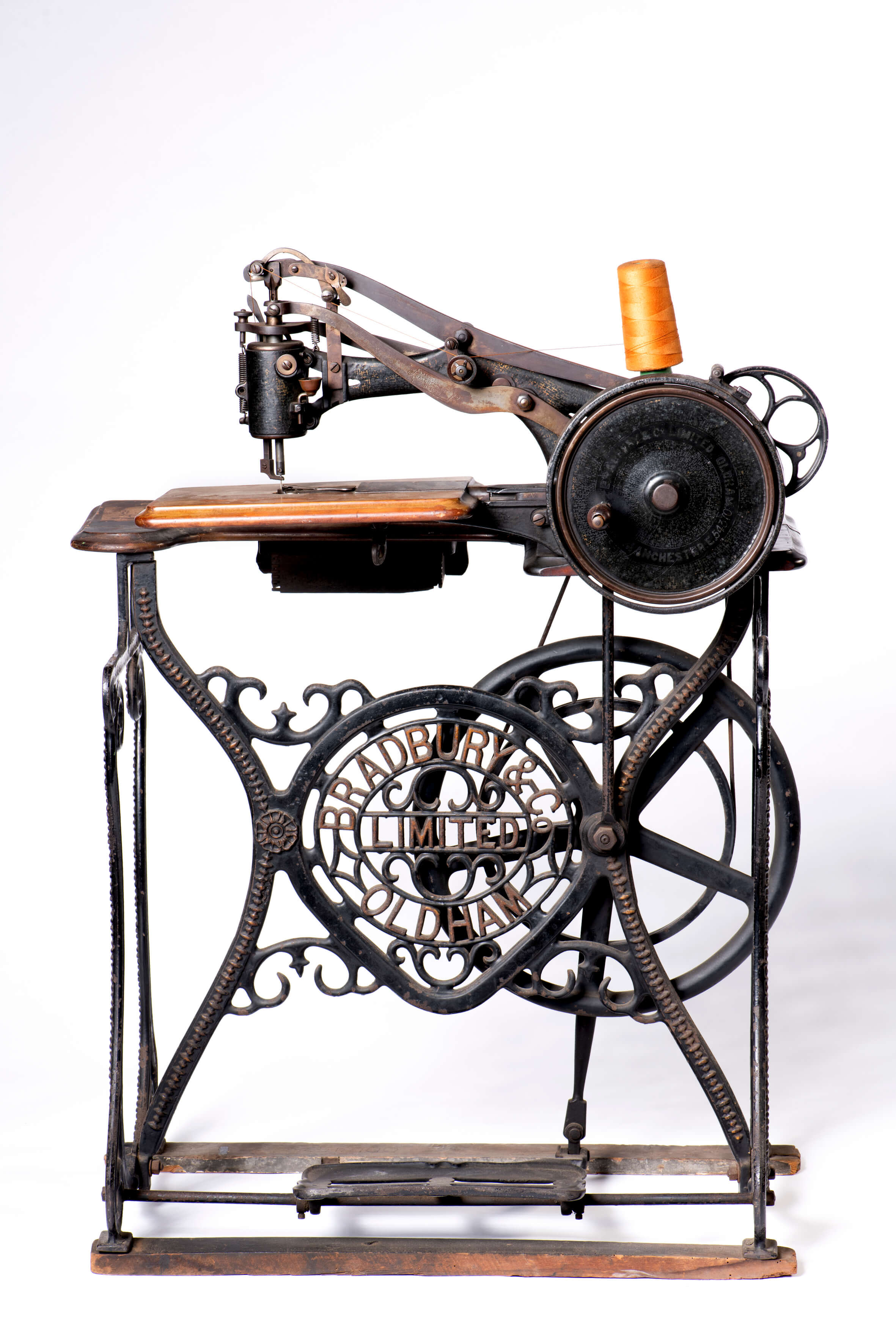 奇美博物館產業類典藏〈布瑞德伯里縫紉機〉，英國，1874-1905年。圖 / 奇美博物館提供