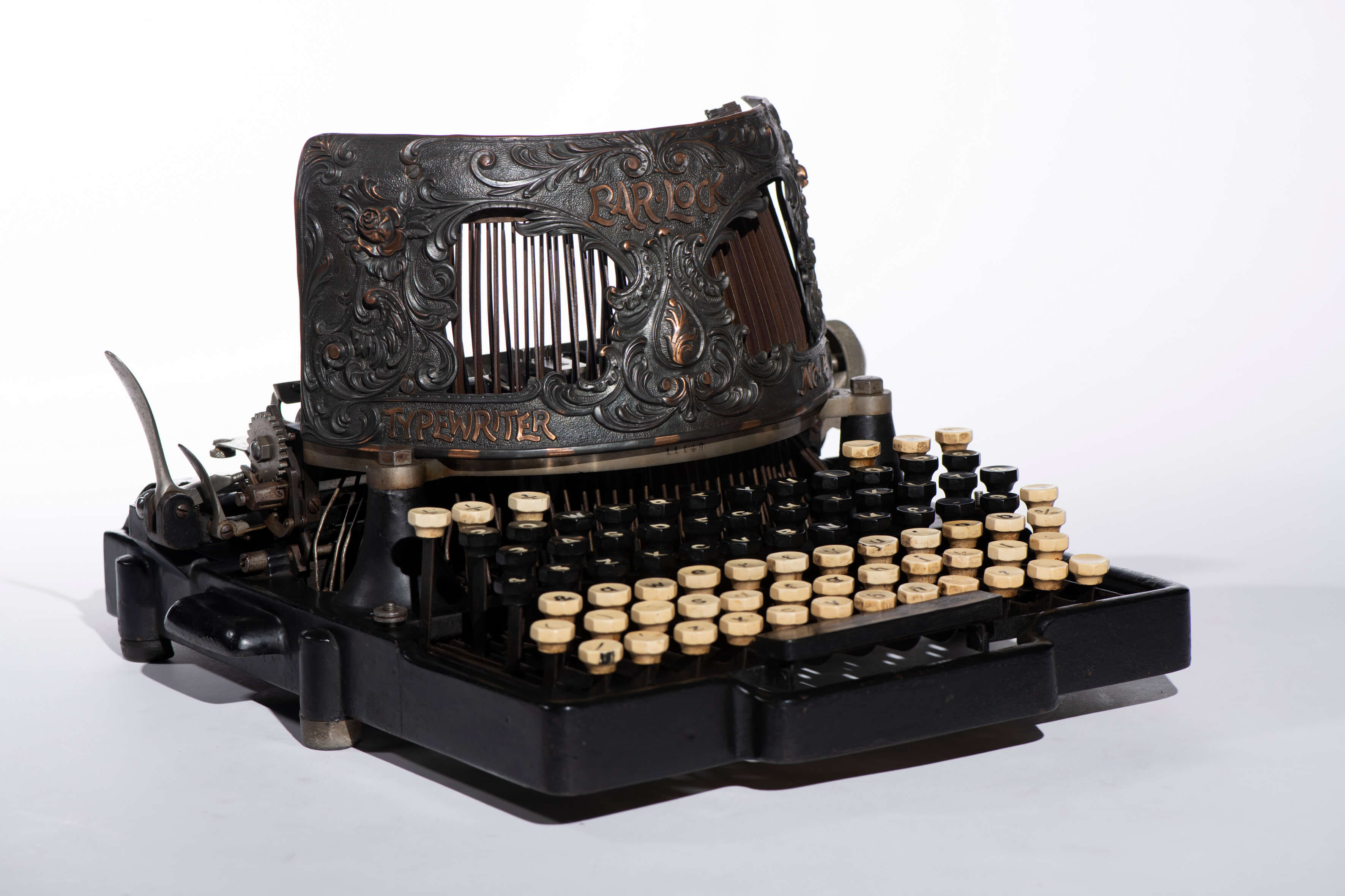 奇美博物館產業類典藏〈哥倫比亞鎖臂式4號打字機〉，美國，1894年。圖 / 奇美博物館提供