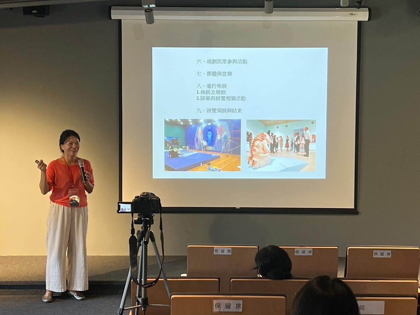 國立成功大學創產所陳明惠副教授談「策展」觀念的形成。圖片提供／桃園市立美術館。