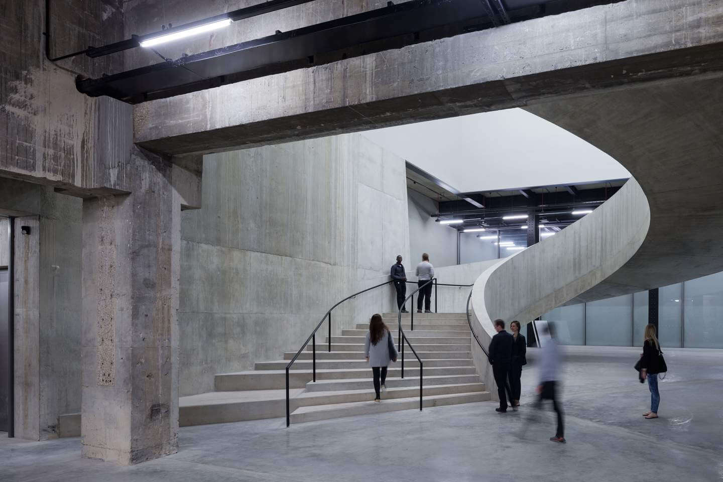 泰特現代美術館（Tate Modern）的「儲油槽大廳」（the Tanks）空間。圖片取自 Tate Modern，照片©Iwan Baan