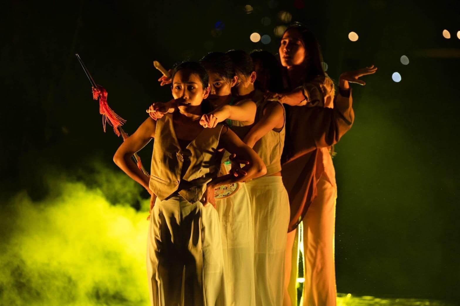 闖劇場《 裝神 Chuang Shen 》，演出中將結合舞蹈、音樂和視覺效果，表現出能量的流動和轉化，讓觀眾身心得以淨化和放鬆。照片由C-LAB提供