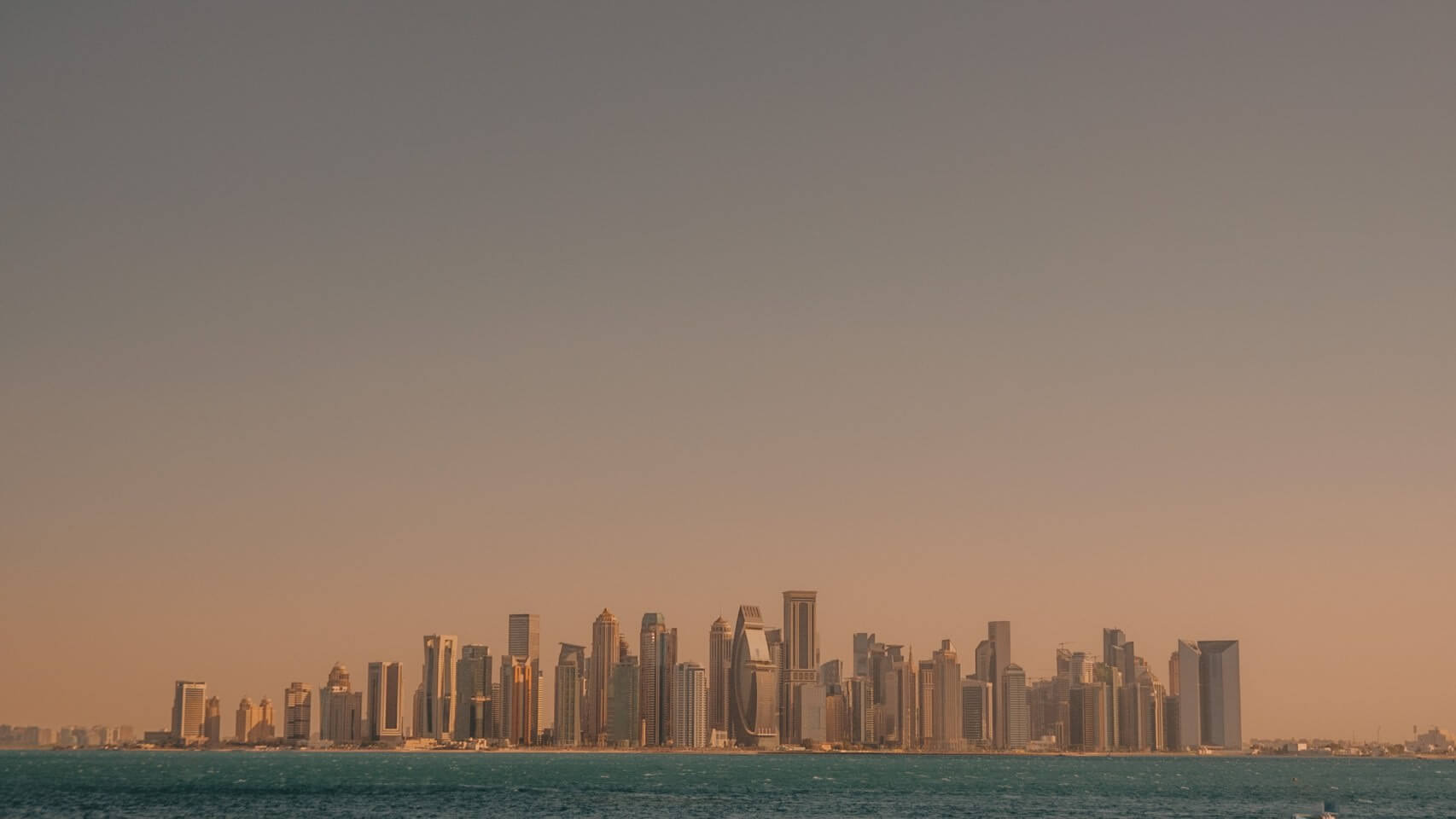 陌生之地的藝術視角：認識兩位中東藝術家 Art Basel Qatar 2026 卡達巴塞爾藝術展 Ahmed Mater x Sophia Al-Maria