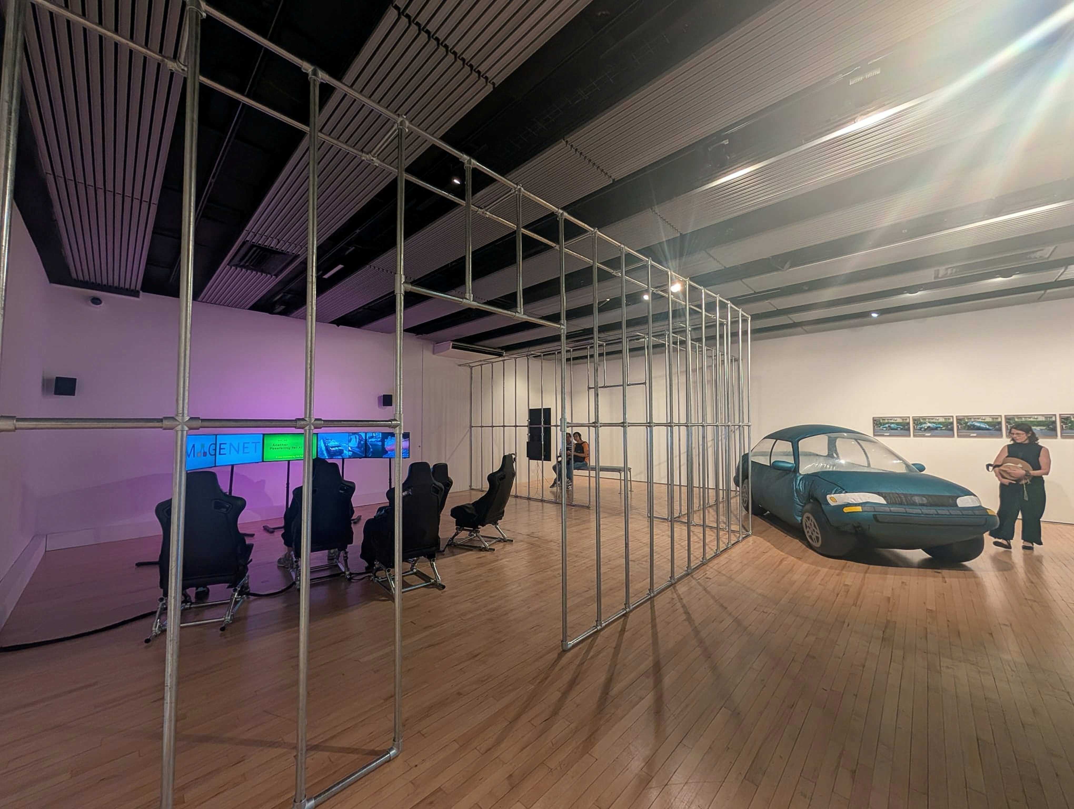 藝術家致穎英國海沃德美術館（Hayward Gallery）舉辦個展，以臺式幽默回應科技變動下的人與生活