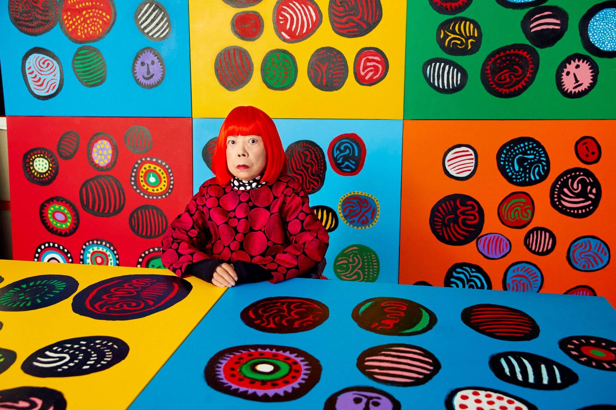 一代傳奇謝幕！草間彌生（Yayoi Kusama）辭世，享年 97 歲：以赴死般的純粹，完成人間長征